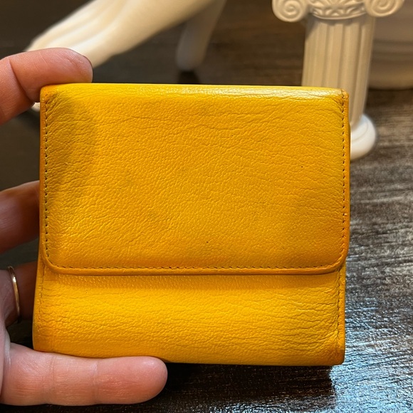 Authentic Chanel yellow lamb skin leather wallet - Picture 6 of 11